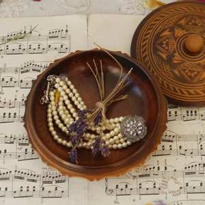 Bol en bois vintage sculpté avec couvercle, petit bol de service en bois de manguier émaillé, bol carré en bois d'acacia - Product Image 3