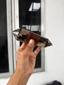 Varita de Cuarzo Transparente Natural de 24 Caras con Doble Punta, Tallada y Pulida a Mano, para Sanación Espiritual, Venta al por Mayor de Fábrica - Product Image 3