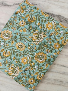Tissu en coton 100% écologique de haute qualité, élégant, traditionnel, rose et vert olive, imprimé à la main, pour confection de robes. - Product Image 3