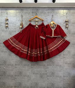 Conjunto de Chaniya Choli de Seda Romana Premium con Bordado Elaborado, Diseño Étnico para Navratri, Bodas y Fiestas - Product Image 5