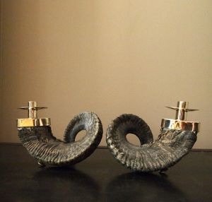 Porte-bougie en corne fait main de luxe pour une présentation décorative sur table et un style d'ameublement moderne - Product Image 1