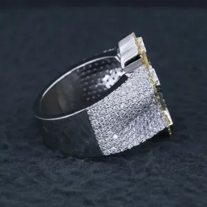 Anillo de Moissanita Iced Cross con banda de cúpula tipo escudo, chapado en oro rosa sobre plata 925, joyería llamativa - Product Image 3