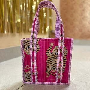 Bolsa de Mano Bordada con Tigre a Rayas Rosas, Bolsa de Compras de Moda para Mujer, Diseño Abierto para Todas las Temporadas, Sostenible para Uso Diario - Product Image 1