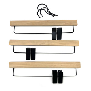 Cintres en bois avec logo, cintres en bois pour magasin de vêtements, cintres de présentation, cintres en bois sur mesure, cintres en bois de qualité supérieure pour magasin - Product Image 2