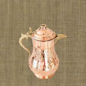 Pichet en cuivre en métal artisanal-Design antique, récipient à boisson élégant pour la maison, la cuisine et les fêtes - Product Image 1