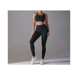 Conjunto Deportivo de 2 Piezas sin Costuras para Mujer - Traje de Yoga Negro de Primera Calidad - Product Image 1