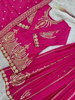 Ensemble Kurti Sharara Dupatta en pure soie chinon, avec broderie séquencée attrayante sur le devant, prêt à porter, pour mariage ethnique indien.