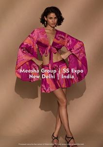 Ensemble deux pièces imprimé pour femme – Haut court à manches cloche et col en V à nouer avec mini-jupe – Assortiment - Product Image 4