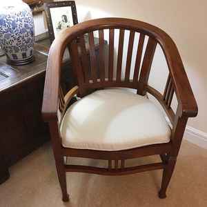 Fauteuil Batavia traditionnel en bois massif écologique avec assise en similicuir, empilable, pour intérieur/extérieur, idéal pour la détente - Product Image 1