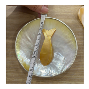 Élégante assiette en nacre, plateau artisanal en coquillage naturel, accessoire décoratif pour table - Product Image 2