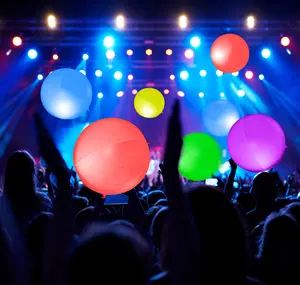 Pelota de playa LED que rebota, fiesta de Navidad, concierto, Control remoto, batería cambiable colorida, luz flotante, bolas intermitentes para piscina