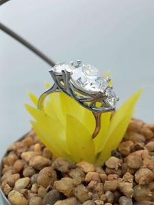 Bague de mariage solitaire de luxe en or blanc 14 carats avec diamant de laboratoire VVS 1 carat, couleur D, taille brillant, certifiée IGI, pour elle - Product Image 2