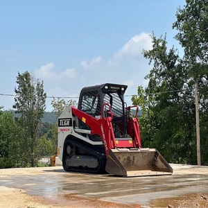 Cargadora Compacta Takeuchi TL150 de Alta Resistencia, Controles Fluidos, Motor Potente, Productividad Confiable - Product Image 2
