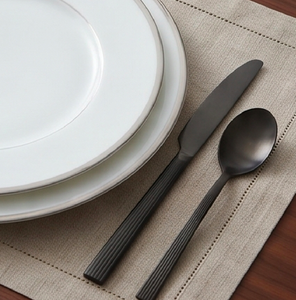 Ensemble de couverts minimalistes en métal noir mat, résistant à la rouille, pour la restauration, la maison et la cuisine - Product Image 4