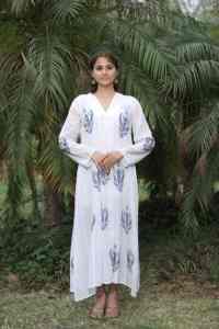 Robe bohème faite à la main pour femmes en coton bio à la mode imprimé floral décontracté Midi taille naturelle doux cadeau de la Saint-Valentin d'été - Product Image 5