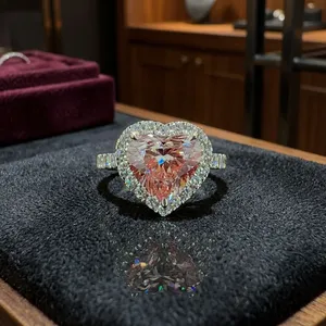Anillo de Diamantes con Corte Corazón y Halo, Engaste de Puntas, Certificado IGI, Banda Pavé de Lujo, Chapado en Oro, Joyería Fina para Regalo de Boda o Compromiso - Product Image 5