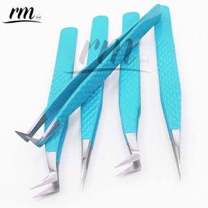 Pinzas de Aislamiento Curvas con Punta de Fibra RMI Professional, 5 Piezas, 45 y 90 Grados, para Extensiones de Pestañas, Color Azul - Product Image 3