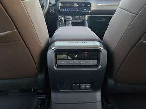 Prêt à être expédié – Toyota Prado Adventure Hybride 2025 – Toutes options – Titre propre – Occasion - Product Image 4