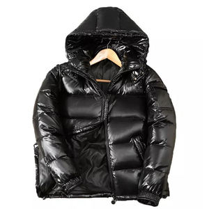 Veste d'hiver courte à capuche pour homme, noire, brillante, matelassée, épaisse, chaude, légère, en duvet, veste de mode pour l'extérieur - Product Image 1