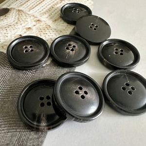 Botones Redondos de Cuerno de Búfalo Natural con 4 Agujeros, Estilo Plano, Técnica de Pulido, Botones Negros en Blanco para Prendas - Product Image 1