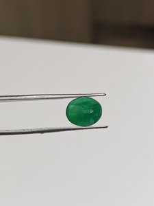 Esmeralda natural de 5.22 ct, gema ovalada para anillos de compromiso y joyería fina al mejor precio al por mayor - Product Image 2