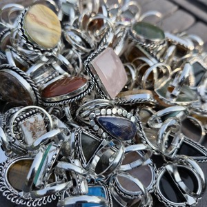 แหวนหินธรรมชาติสไตล์โบฮีเมียนสำหรับทุกเพศ ทำด้วยมือจากทองเหลือง คลาสสิก เหมาะสำหรับงานปาร์ตี้ ของขวัญ เทศกาล หรือใส่ลำลอง มีจำหน่ายแล้ว - Product Image 4