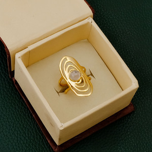 Anillo llamativo grueso de piedra lunar arcoíris con diseño en espiral, hecho a mano, ajustable, con gemas, chapado en oro de 18k, joyería abstracta, regalo para ella. - Product Image 1