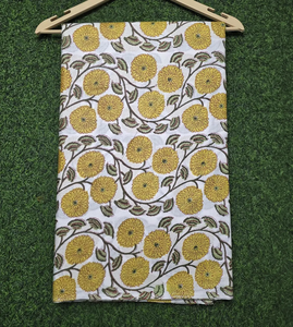 Tissu en coton imprimé floral marguerite au mètre, tissu doux et léger pour robes et couture féminines, cadeau pour elle - Product Image 1