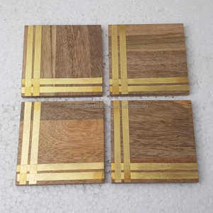 Posavasos de cocina para hervidor de agua personalizados al por mayor (juego de 6 y soporte) con posavasos cuadrados y redondos de madera de nogal e incrustaciones de latón - Product Image 5