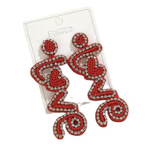Pendientes de botón clásicos unisex de moda con cuentas de cristal hechas a mano, diseño de letras, color rojo, novedades, para profesores y bodas - Product Image 1