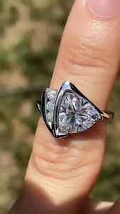 แหวนค็อกเทลเพชรโมอิสซาไนต์ทรงทริลเลียนสุดหรูสำหรับผู้หญิง เงินแท้ 925 ของแท้ ของขวัญงานแต่งงานสำหรับคนรัก - Product Image 5