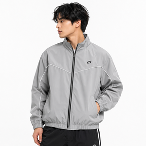 Veste de survêtement légère pour homme à faible MOQ, coupe-vent et imperméable personnalisable, style streetwear avec bandes réfléchissantes - Product Image 1