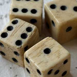 Vintage Antique Bone Six-Sided Dice Set <b>Retro</b> Carved Bone Style Gaming Dice for Indoor Tabletop Game All Seasons Room Accent - Product Image 3