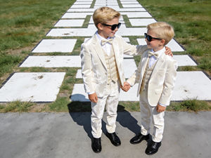 Ensemble de costume 3 pièces pour enfants Cream Check – Blazer, gilet et pantalon de cérémonie pour garçons avec nœud papillon - Product Image 1