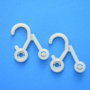 Crochets de vêtement en plastique avec crochet QP en plastique biodégradable 10 Solution écologique de Van Nang Banok Vietnam 500 pcs/sac - Product Image 2