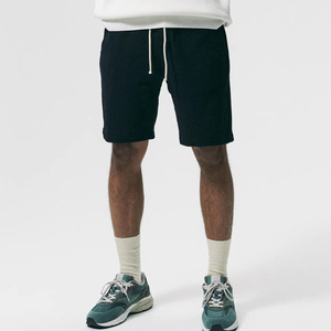 กางเกงขาสั้นผู้ชายผ้าฟลีซหนานุ่มคุณภาพสูงแฟชั่นทันสมัยสไตล์สตรีทแวร์ ราคาส่ง รับผลิตตามแบบ สั่งซื้อจำนวนมากได้ในราคาถูก - Product Image 1