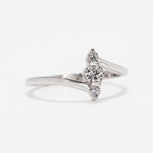 Bague de fiançailles minimaliste en or rose 10K avec diamant de laboratoire HPHT rond de 0,23 carat couleur E VVS2 en or massif, bague empilable à trois pierres - Product Image 5