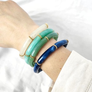 Juego de Brazaletes de Resina Pulida, Redondos, Azules, Verdes y Blancos, Joyería Artesanal, Duradera, Coleccionable, Regalo, Brazaletes de Artesanía Natural - Product Image 1