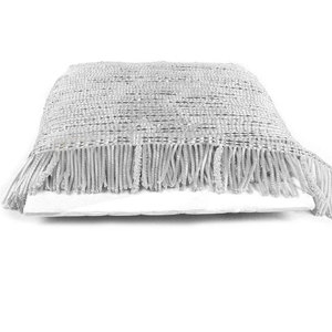 Flecos con detalles elegantes que ofrecen tela suave y flecos de calidad para decoración de prendas. - Product Image 1