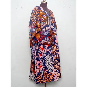 Caftán Maxi de Algodón Indio con Estampado Floral, Ecológico, Formal, Informal, para Verano, Primavera, Playa, Ropa de Dormir, con Plumas Naturales - Product Image 5