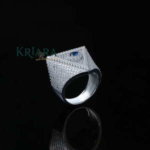 Bague en diamant or blanc, diamants ronds taille brillant cultivés en laboratoire, pierres latérales en saphir, bijoux de luxe unisexe - Product Image 4