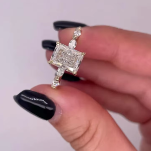 แหวนหมั้นเพชรทรงรัศมีเจียระไนจากห้องปฏิบัติการ เงินแท้ 925 ประดับเพชรทรงมาร์คีส์ด้านข้าง - Product Image 3