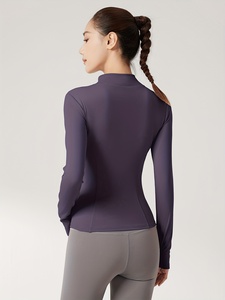 Ensemble de vêtements de yoga pour femmes Atlaset Professional, trois pièces, soutien-gorge de sport sans couture, leggings de compression, veste, logo personnalisé, fabrication en usine - Product Image 4