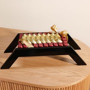 Plateau de service rectangulaire noir moderne en plastique avec support, design solide et élégant, idéal pour servir des chocolats ou des cadeaux. - Product Image 1