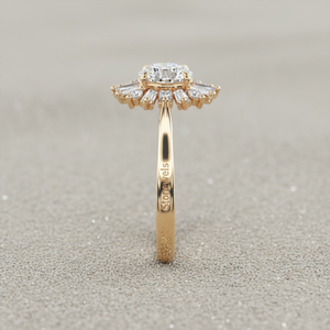 Anillo de Compromiso con Halo de Diamantes Cultivados en Laboratorio, Oro de 14K, Corte Redondo, Anillo de Novia con Diamantes Baguette, Fabricante de Joyería Personalizada - Product Image 3