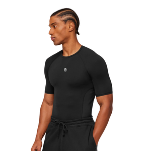 เสื้อยืดบาสเลเยอร์แบบรัดรูปสีดำสำหรับชุดกีฬาผู้ชาย ชุดออกกำลังกาย และชุดเล่นกีฬาทั่วไป พร้อมความยืดหยุ่นและการระบายความชื้น - Product Image 2