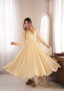 Robe Anarkali élégante couleur or champagne avec dupatta en tulle, tenue de mariage de luxe pour femmes, fournisseur en gros - Product Image 2