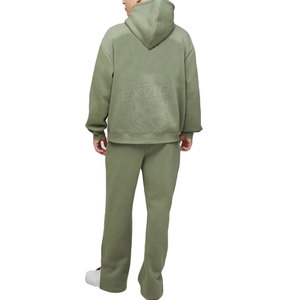 Ensemble de survêtement confortable pour homme avec un design tendance et une coupe extensible, parfait pour se détendre toute la journée - Product Image 2