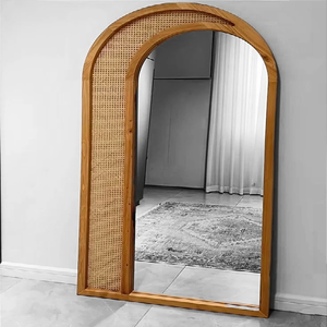 Espejo de cuerpo entero de madera blanca tallada, espejo de pie geométrico ornamentado, disponible a precios de mayorista. - Product Image 5