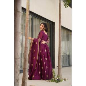 Impresionante vestido de noche bordado con lentejuelas y Zari Preciosas lentejuelas-Diseño DE TRABAJO - Product Image 3